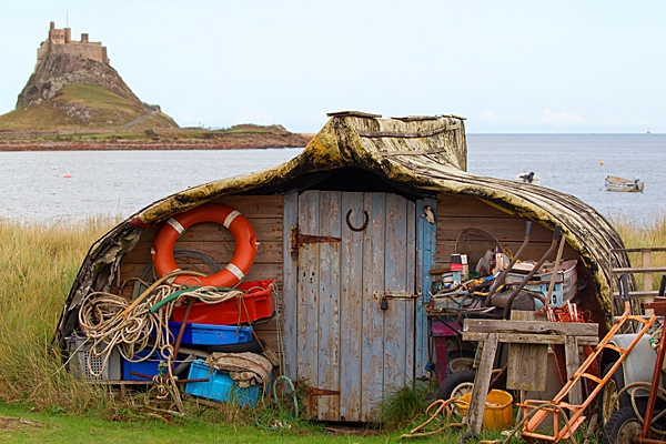 Lindisfarne shed and Castle. Sep. '22.